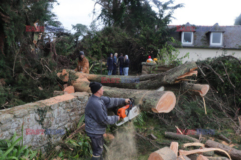 Orkan Ciaran uderza w Europę