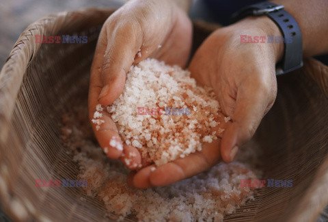 Tradycyjna produkcja hawajskiej soli - AP