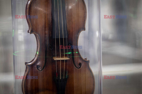 Prześwietlenie skrzypiec Niccolo Paganiniego
