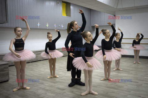 Lekcja baletu w schronie w Charkowie