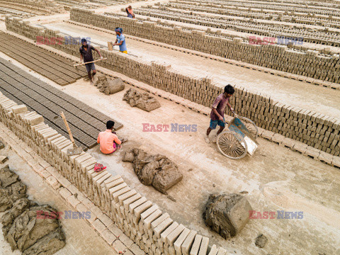 Ręczny wyrób cegieł w Bangladeszu