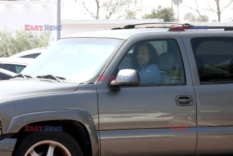 Kenny G jeździ samochodem z nieaktualnymi tablicami