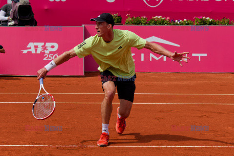 Hubert Hurkacz pokonał Jana Choinskiego w 2. rundzie turnieju w Estoril
