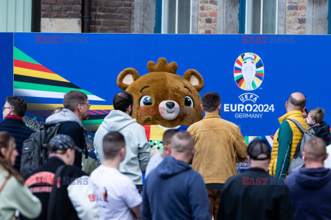 Maskotka i trofeum Euro 2024