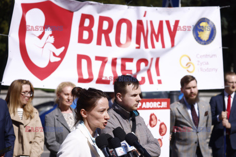 Demonstracje przed Sejmem w związku z debatą dot. aborcji
