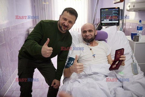 Prezydent Zełenski odwiedził rannych żołnierzy w szpitalu w Doniecku