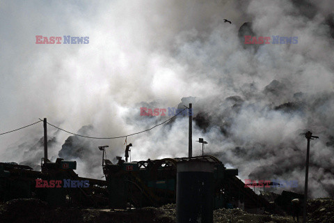 Pożar na wysypisku Ghazipur w New Delhi