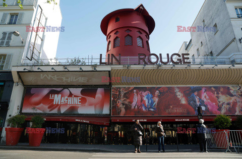 Zawaliły się łopaty wiatraka Moulin Rouge