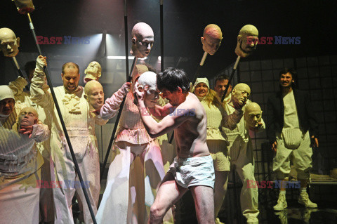 "Męczeństwo i śmierć Marata" w krakowskim Teatrze Groteska