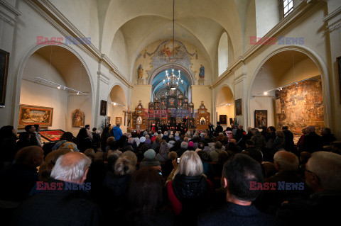 Stare ikony sukienne wystawione w lwowskim kościele