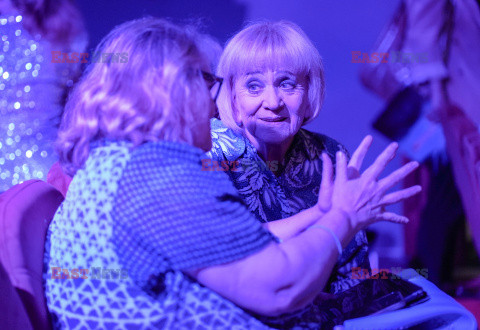 Rodzina w sieci, czyli polowanie na followersów w Teatrze Kamienica