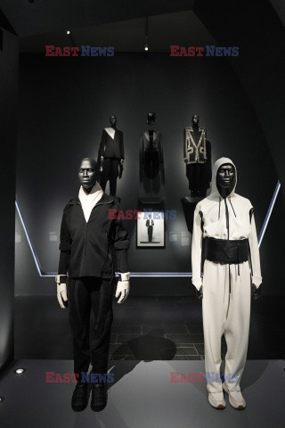 Wystawa Superfine: Tailoring Black Style