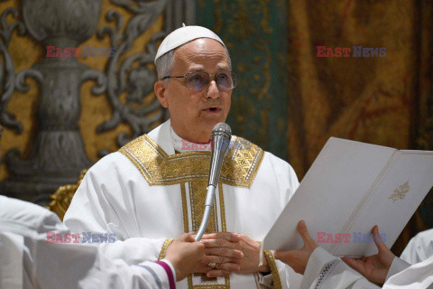 Papież Leon XIV podczas mszy z kardynałami w Kaplicy Sykstyńskiej