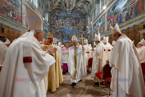 Papież Leon XIV podczas mszy z kardynałami w Kaplicy Sykstyńskiej