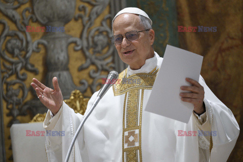 Papież Leon XIV podczas mszy z kardynałami w Kaplicy Sykstyńskiej