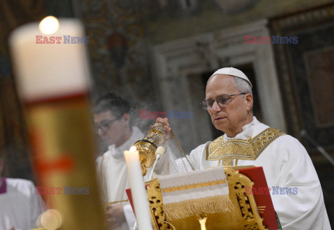 Papież Leon XIV podczas mszy z kardynałami w Kaplicy Sykstyńskiej