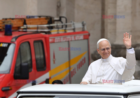 Papież Leon XIV na swojej pierwszej generalnej audiencji na placu św. Piotra