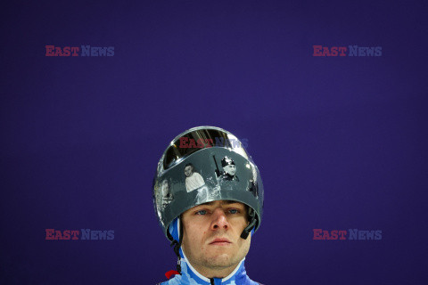 IO Mediolan-Cortina 2026: Vladyslav Heraskevych w kasku z ukraińskimi sportowcami poległymi w wojnie