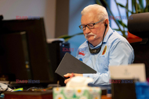 Lech Wałęsa udziela wywiadu agencji AFP