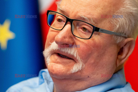 Lech Wałęsa udziela wywiadu agencji AFP