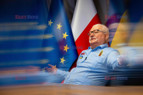 Lech Wałęsa udziela wywiadu agencji AFP