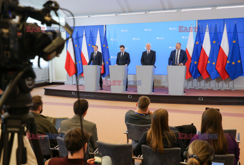 Konferencja ministrów: Domańskiego, Żurka i Siemoniaka