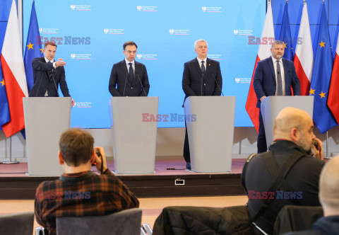 Konferencja ministrów: Domańskiego, Żurka i Siemoniaka