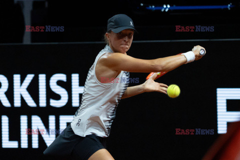 Iga Świątek przegrała z Andriejewą na turnieju WTA 500 w Stuttgarcie