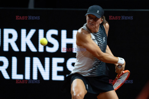Iga Świątek przegrała z Andriejewą na turnieju WTA 500 w Stuttgarcie