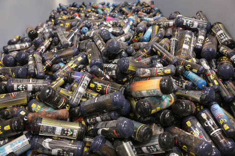 Recykling zużytych nabojów z podtlenkiem azotu - AFP