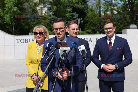 Konferencja PiS przed Pomnikiem AK
