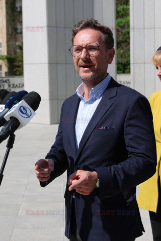 Konferencja PiS przed Pomnikiem AK