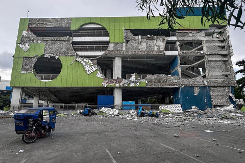 Trzęsienie ziemi o magnitudzie 7.8 na Filipinach