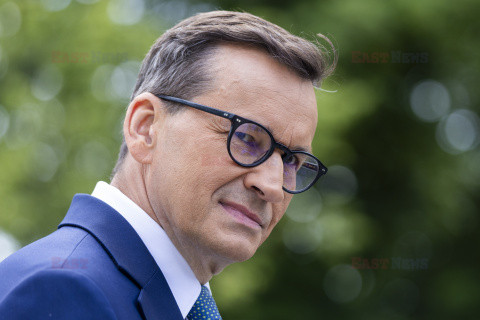 Konferencja Mateusza Morawieckiego przed pomnikiem AK