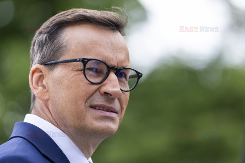 Konferencja Mateusza Morawieckiego przed pomnikiem AK