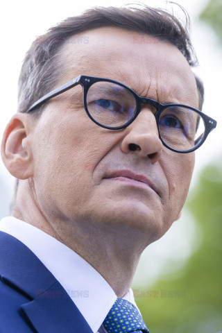 Konferencja Mateusza Morawieckiego przed pomnikiem AK