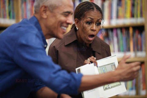 Barack i Michelle Obama czytają dzieciom