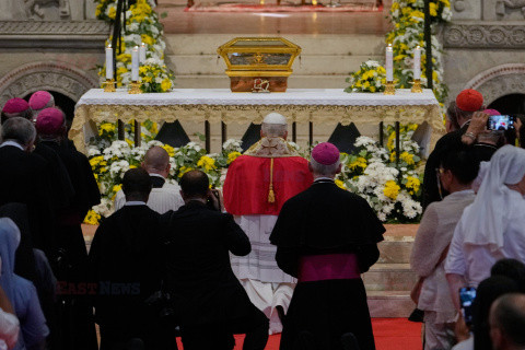 Papież Leon XIV z relikwiami św. Augustyna