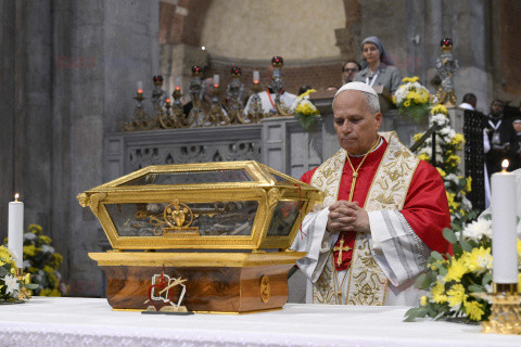 Papież Leon XIV z relikwiami św. Augustyna