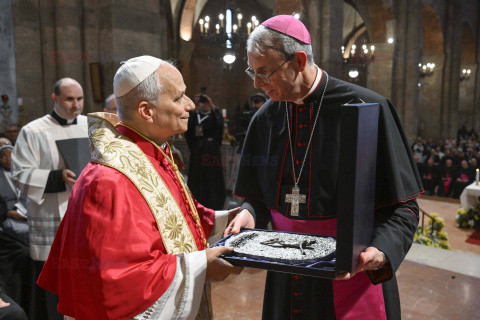 Papież Leon XIV z relikwiami św. Augustyna