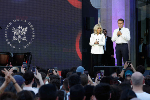 Emmanuele Macron z żoną na festiwalu Fete de la Musiqu