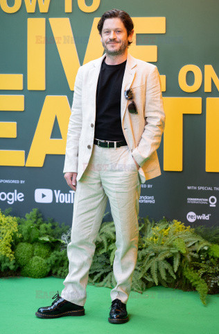 Premiera filmu How To Live on Earth