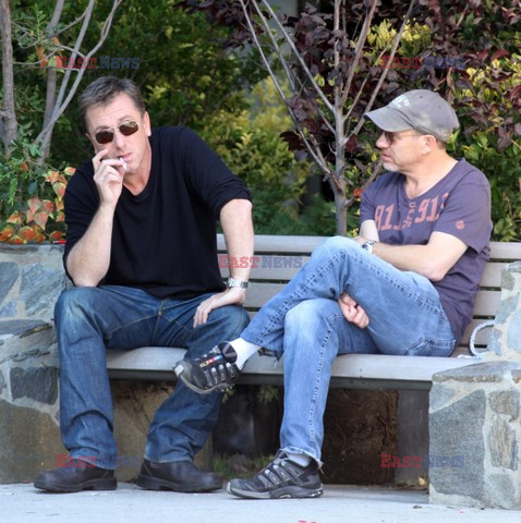 Tim Roth podczas przerwy na papierosa
