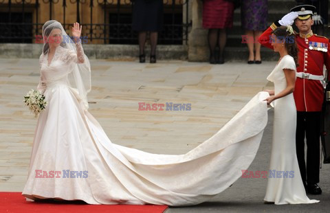 Książę William, Kate Middleton i Brytyjska Rodzina Królewska w drodze na ślub