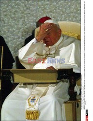 ITALY:Pope John Paul II at concert