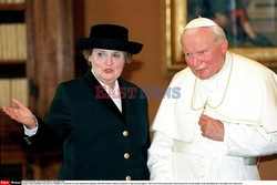 POPE ALBRIGHT: VATICAN CITY 7MAR98-US SECRETARY OF STATE MADELAINE ALBRIGHT AND POPE