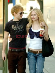 Avril Lavigne ze swoim chlopakiem spaceruja po Beverly Hills