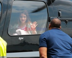 Suri i Katie Holmes w helikopterze