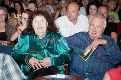 Trzeba zabić starszą panią - premiera