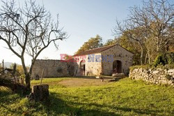 19th-century stone farmhouse in Caminel